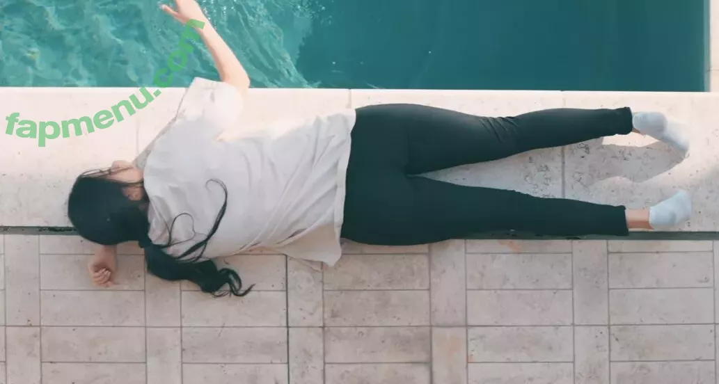 Fuslie nude photo #0037 (Leslie)