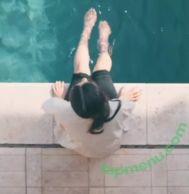 Fuslie nude photo #0038 (Leslie)