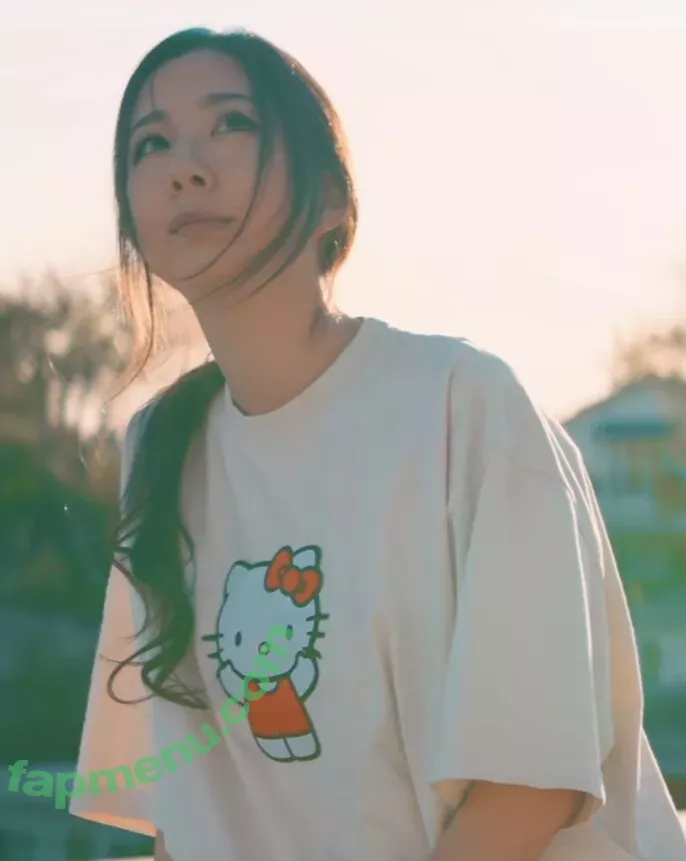 Fuslie nude photo #0042 (Leslie)