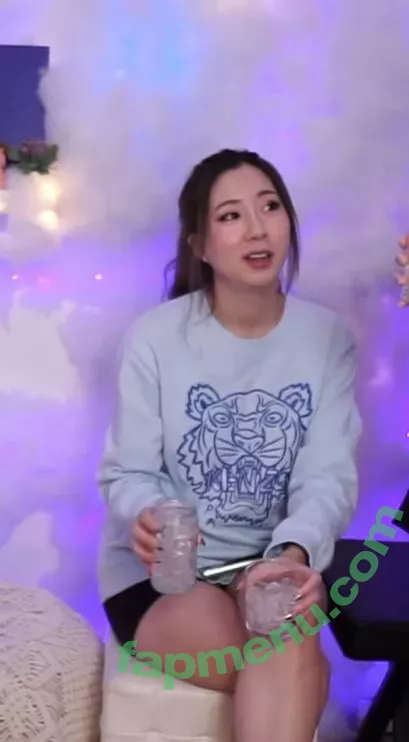 Fuslie nude photo #0044 (Leslie)