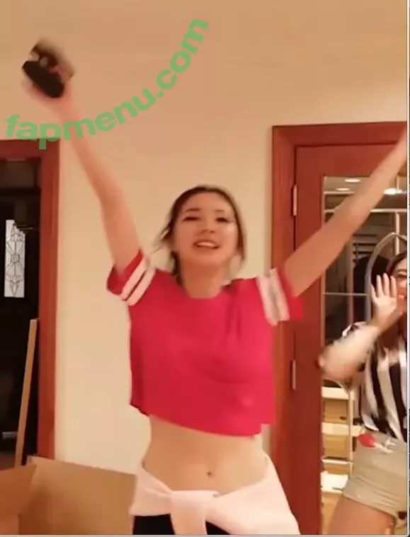 Fuslie nude photo #0060 (Leslie)