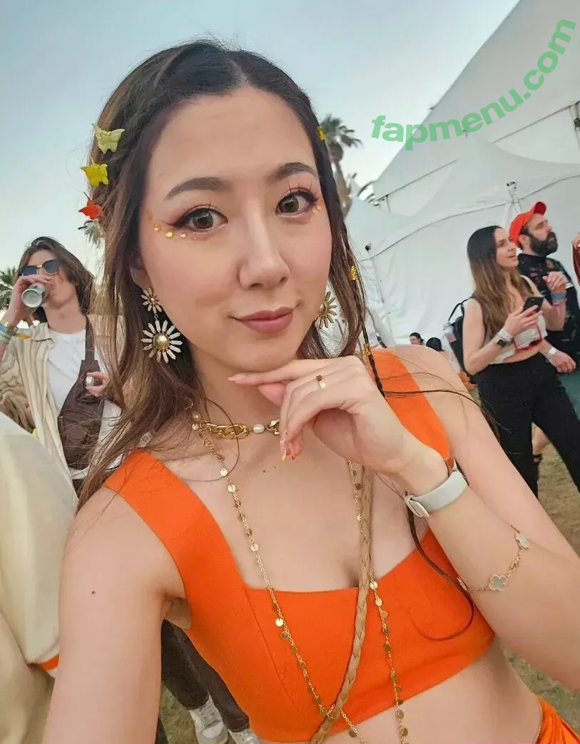Fuslie nude photo #0080 (Leslie)