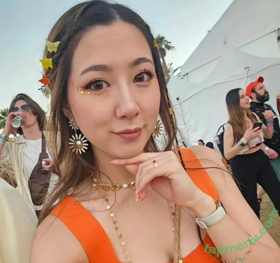 Fuslie nude photo #0087 (Leslie)