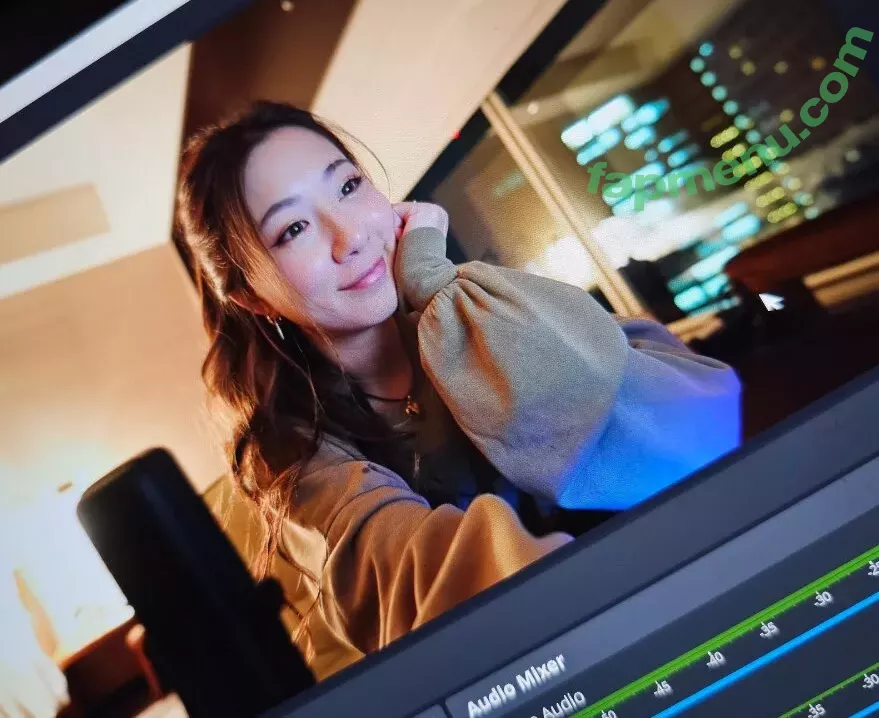 Fuslie nude photo #0101 (Leslie)