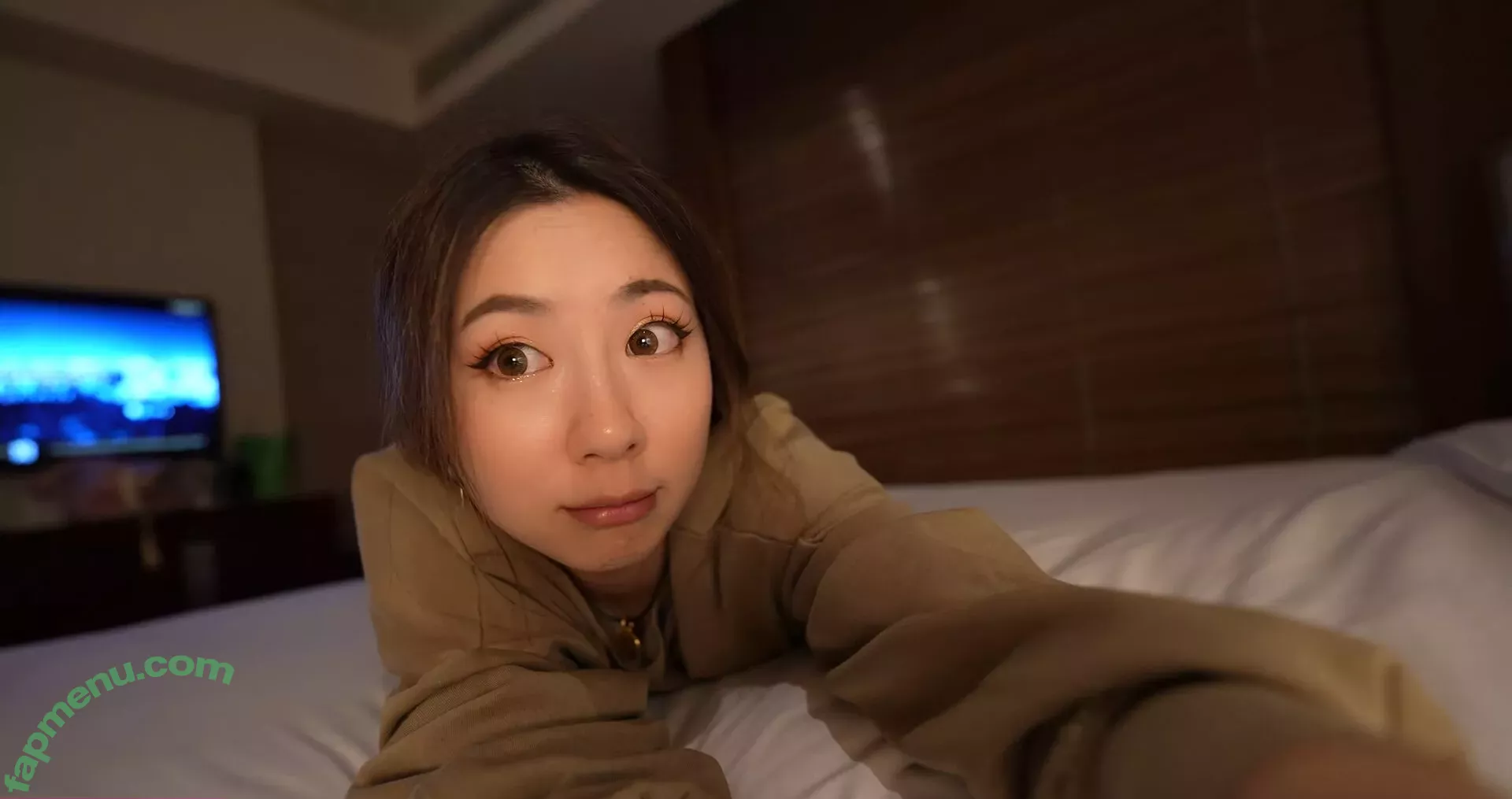 Fuslie nude photo #0105 (Leslie)
