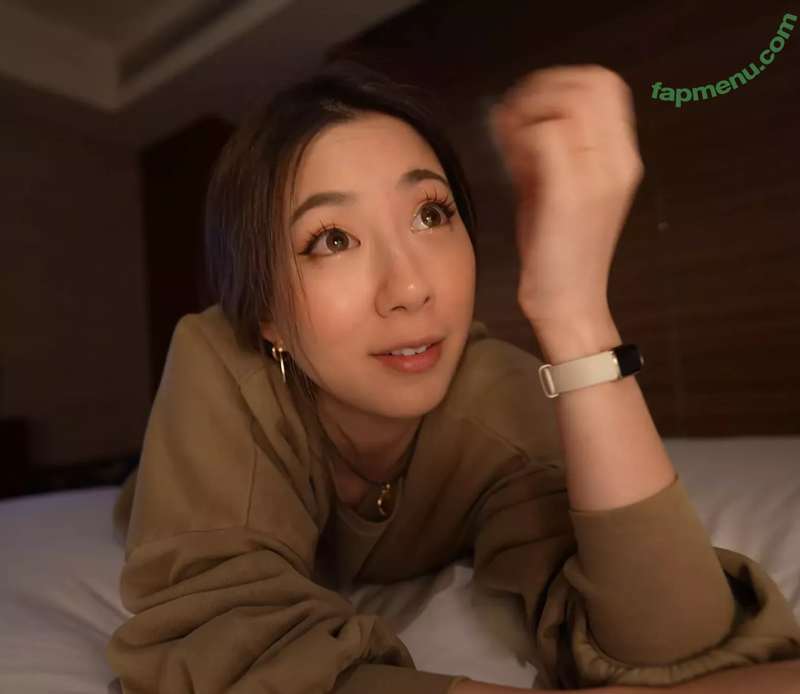 Fuslie nude photo #0120 (Leslie)