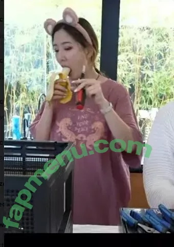 Fuslie nude photo #0201 (Leslie)