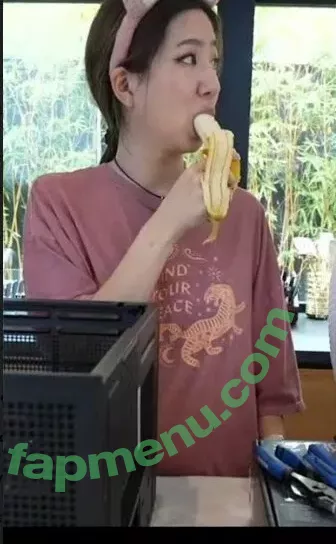 Fuslie nude photo #0202 (Leslie)