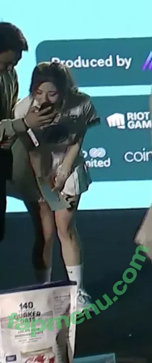 Fuslie nude photo #0212 (Leslie)