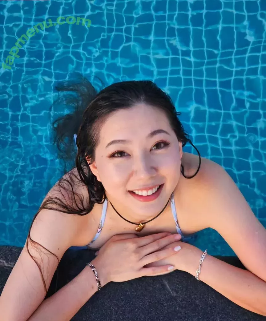 Fuslie nude photo #0221 (Leslie)