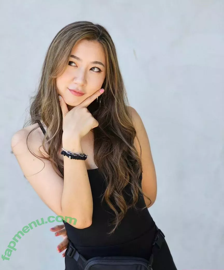 Fuslie nude photo #0312 (Leslie)