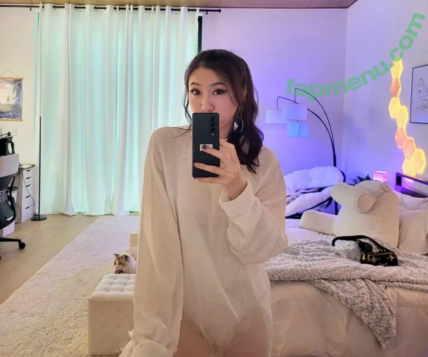 Fuslie nude photo #0384 (Leslie)