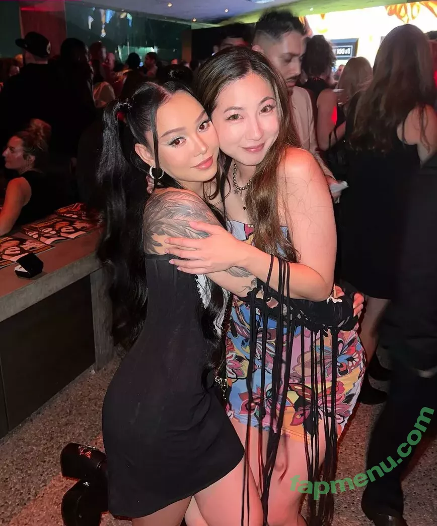 Fuslie nude photo #0410 (Leslie)
