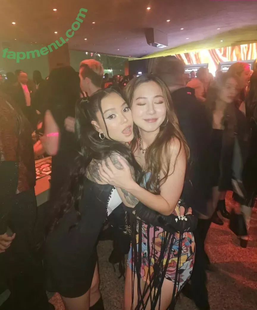 Fuslie nude photo #0411 (Leslie)