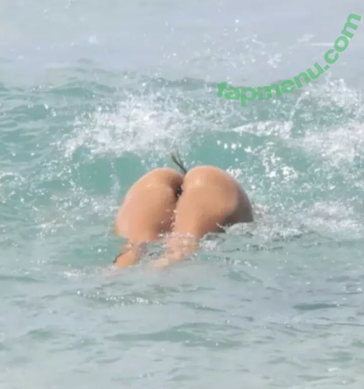 Gabriela Versiani nude photo #0024 (gabrielaversiani)