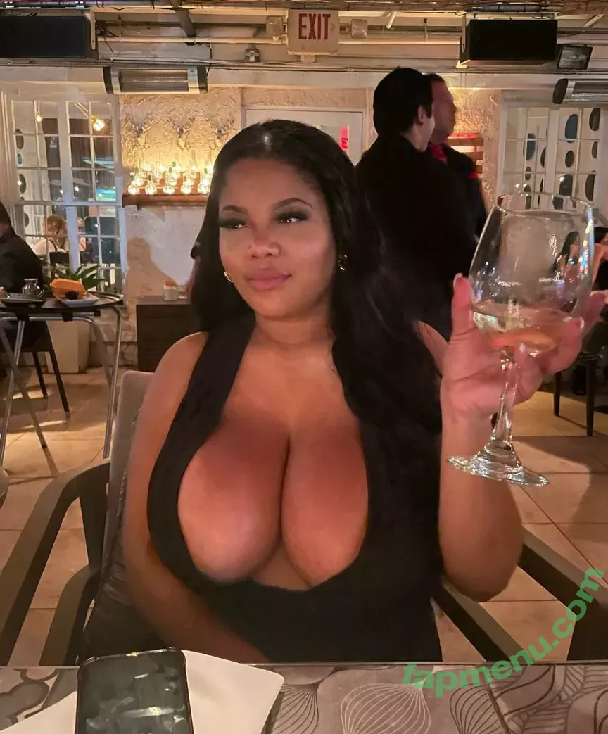 Gabrielle Logan nude photo #0001 (loganberry_ / thebigtitwitch)