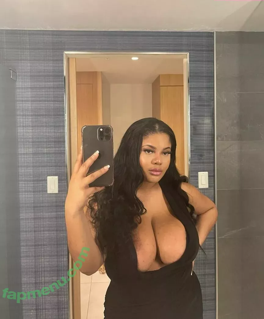 Gabrielle Logan nude photo #0081 (loganberry_ / thebigtitwitch)