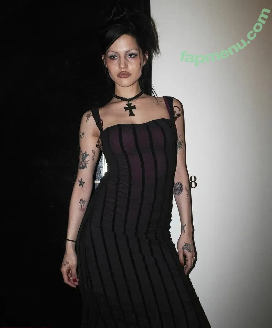 Gabriette Bechtel nude photo #0003 (gabbriette)