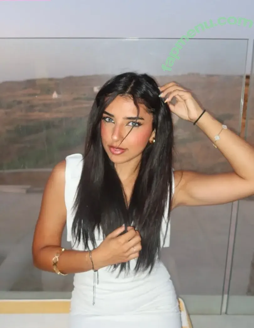 Gal Akbari nude photo #0019 (gal.cal / gal.qal / officialonlygal / q.gal)