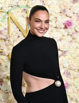 gal_gadot / inked_hriss nude photo #2701