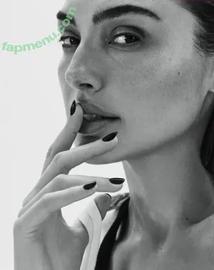 gal_gadot / inked_hriss nude photo #2808