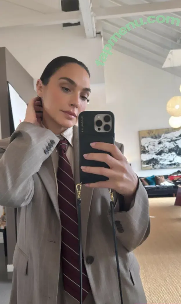 gal_gadot nude photo #2748 (inked_hriss)