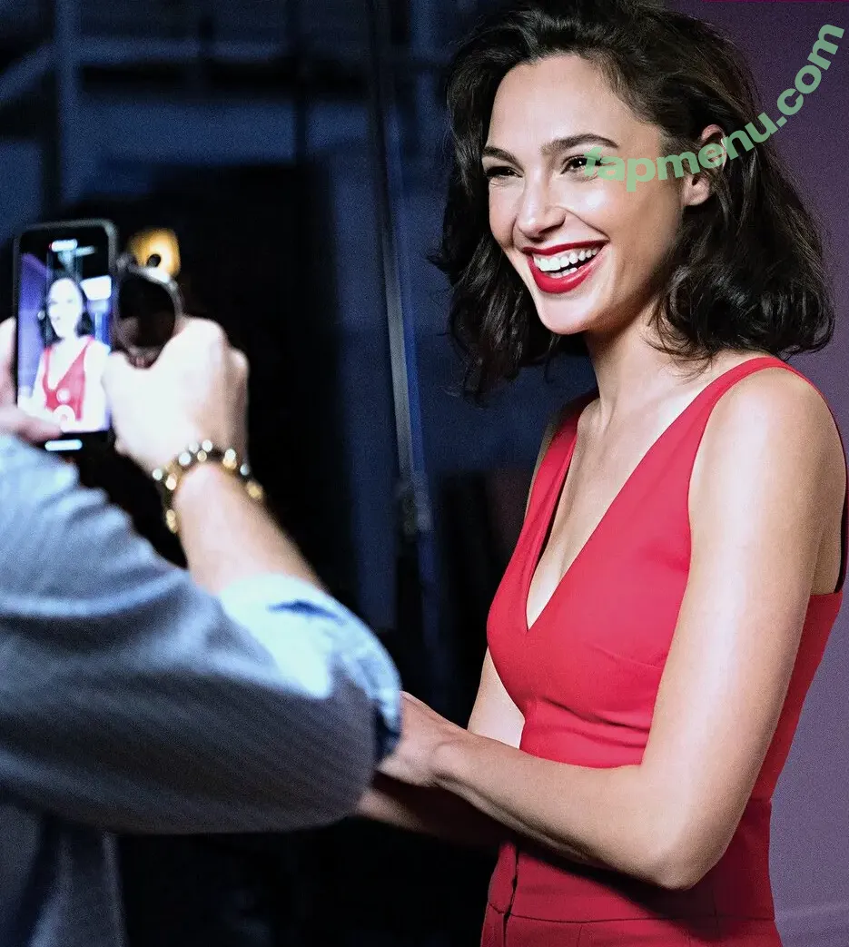 gal_gadot nude photo #2764 (inked_hriss)