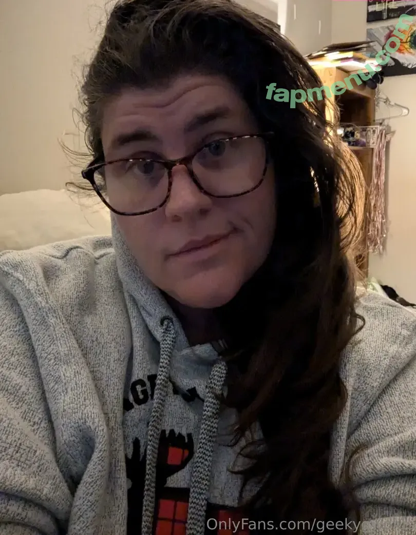 geekygwplus nude photo #0002 (geekygwplus)