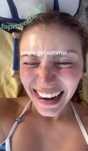 Genevieve Hannelius / ghannelius nude photo #0409