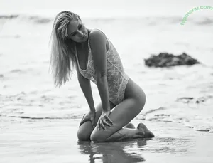 Genevieve Morton / genevievemorton nude photo #0649