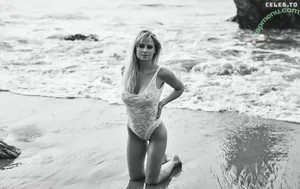 Genevieve Morton / genevievemorton nude photo #0659