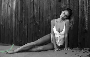 Genevieve Morton / genevievemorton nude photo #0692