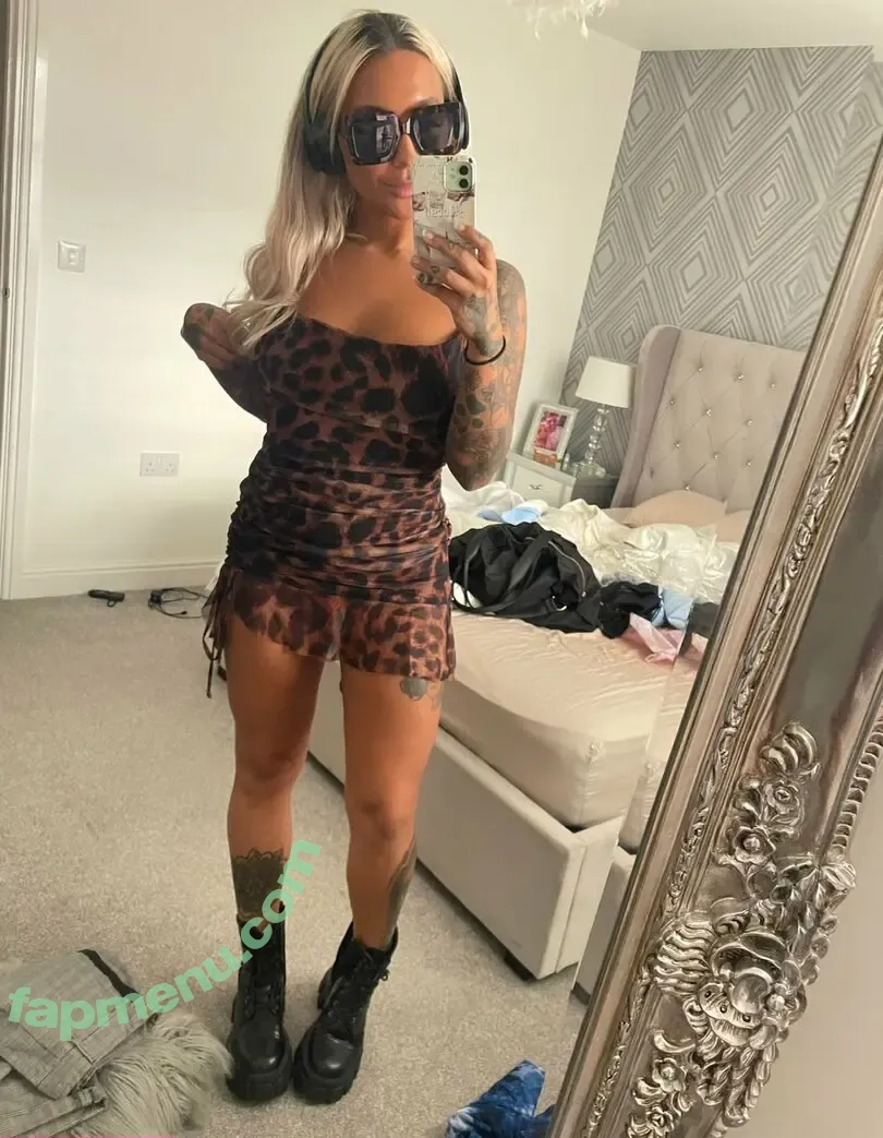Geordie Stunner nude photo #0005 (Meesh Elizabeth / meeshelizabethxox)