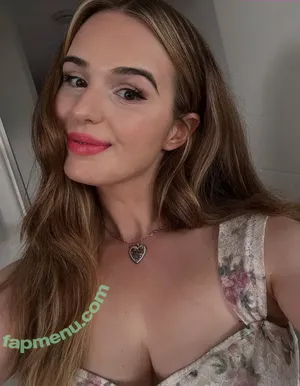 GeorgiaTwitch / Georgia / Mod Light / georgia_c / georgiahassarati nude photo #0001