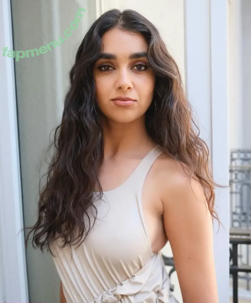 Geraldine Viswanathan nude photo #0173 (yoyogeraldine)