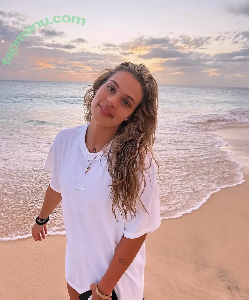 Giovana Queiroz Costa nude photo #0001 (Giovana Queiroz Costa)