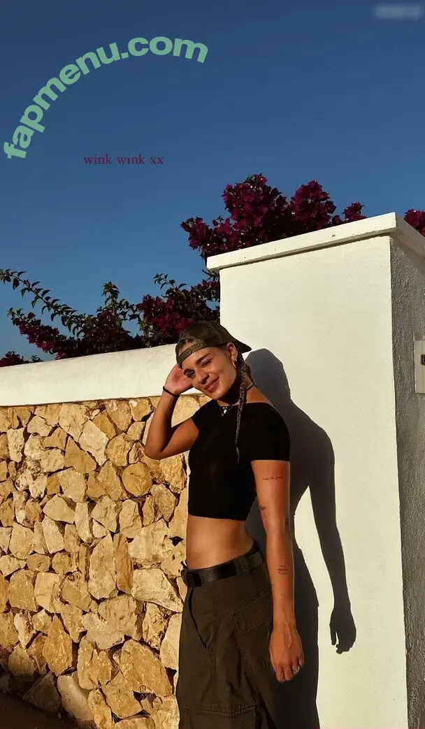 Giovana Queiroz Costa nude photo #0019 (Giovana Queiroz Costa)