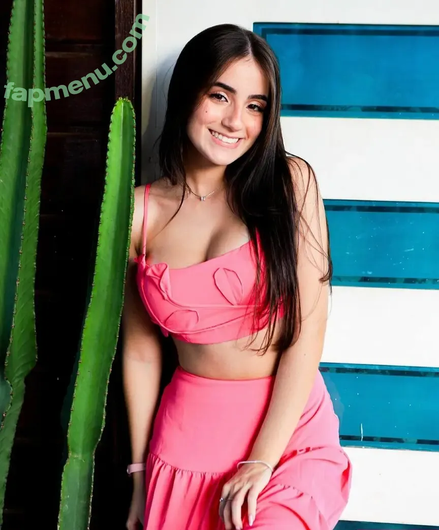 Giovanna Oliveira nude photo #0006 (giholiveiira__)