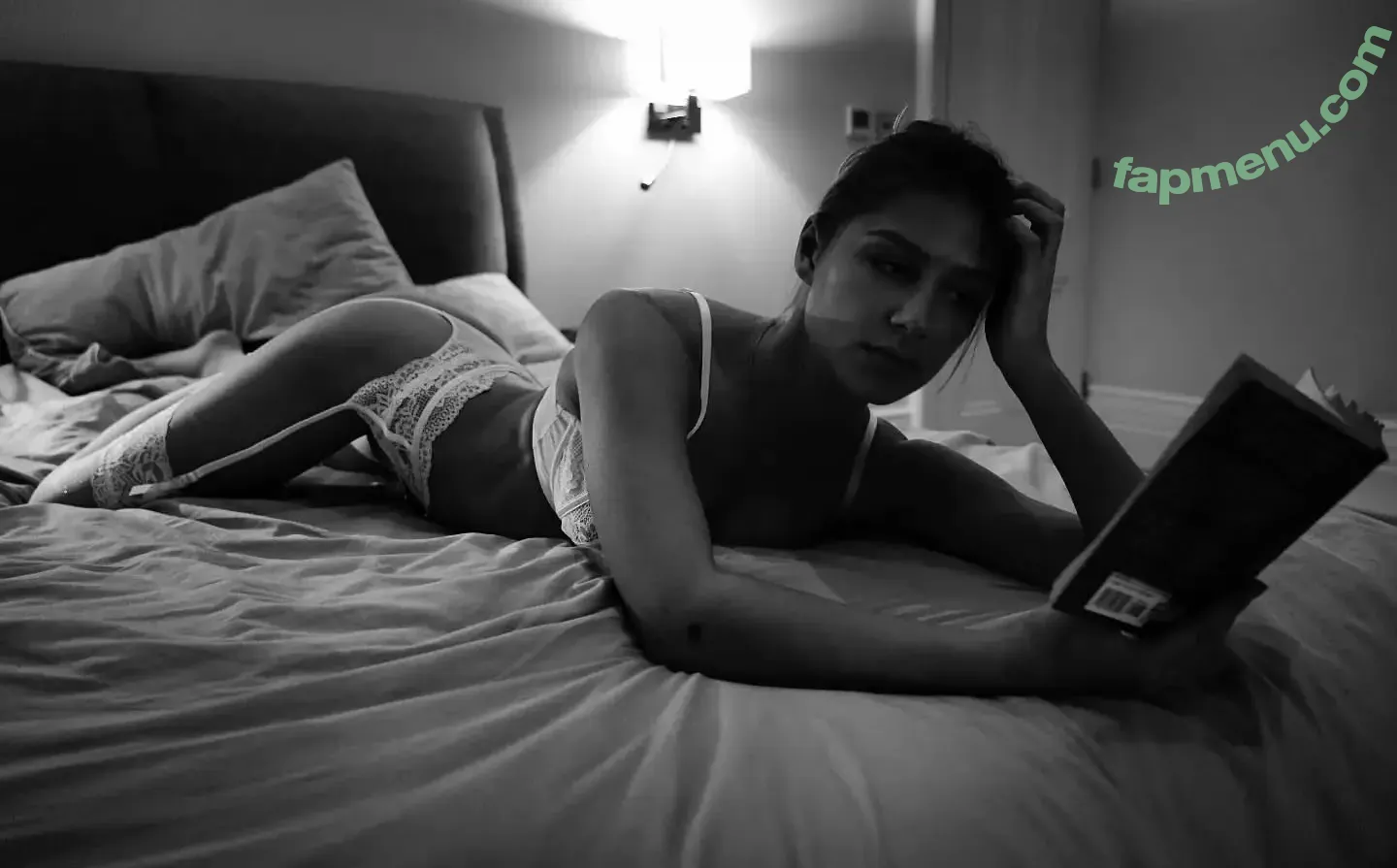 girlwiththeaccent nude photo #0002 (comewatchalyss / stillalyss)