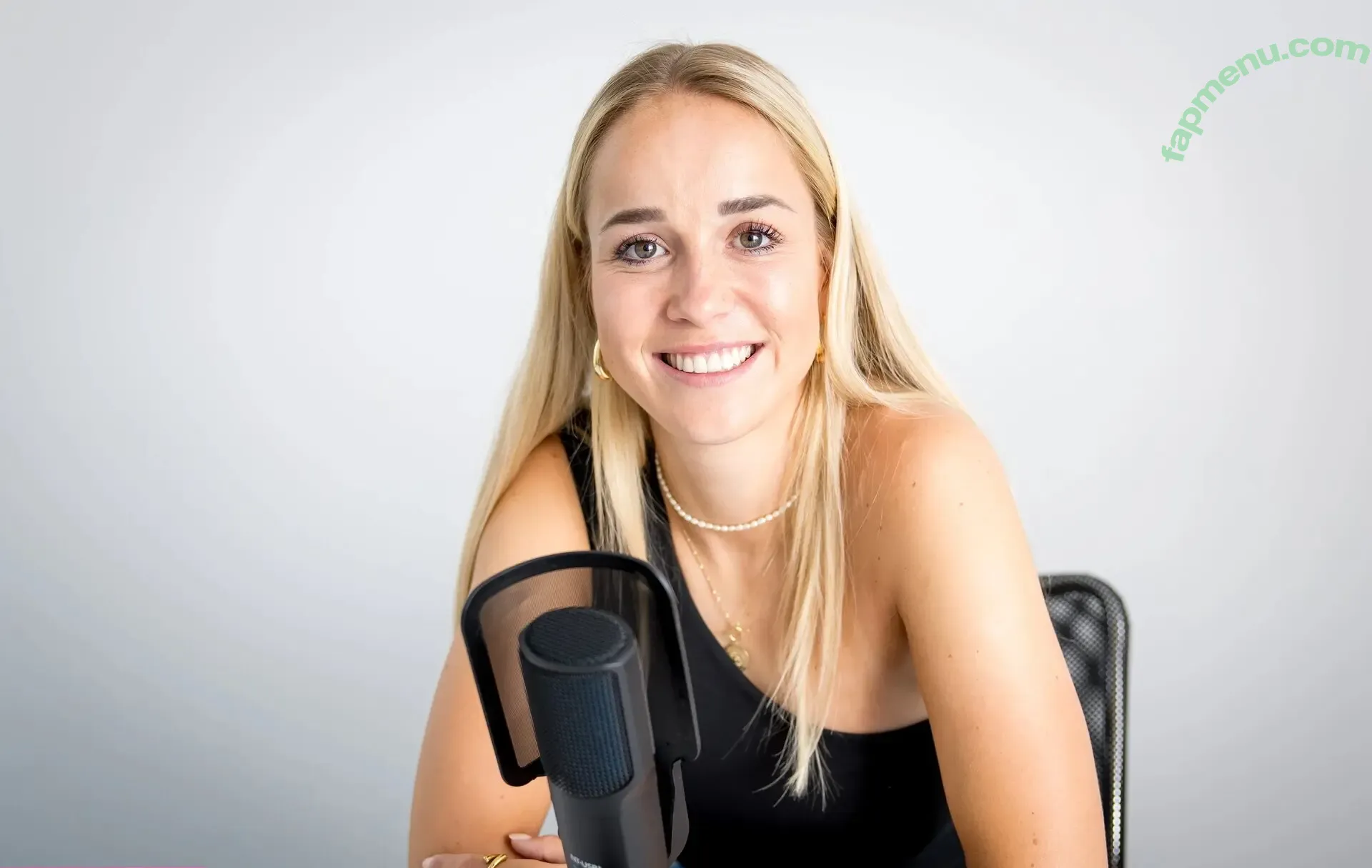 giuliagwinn nude photo #0001 (giuliagwinn)