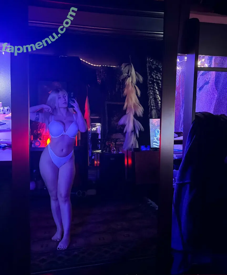 gotheggtv nude photo #0001 (goth__egg)