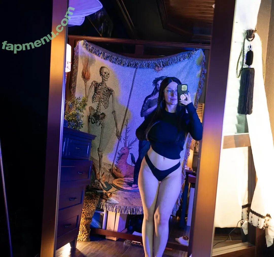 gotheggtv nude photo #0013 (goth__egg)