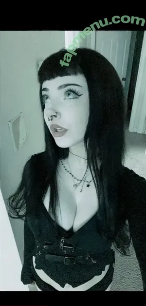 Gothnips / gothnipss nude photo #0001