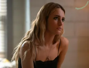 Grace Van Patten / gracevanpatten nude photo #0036