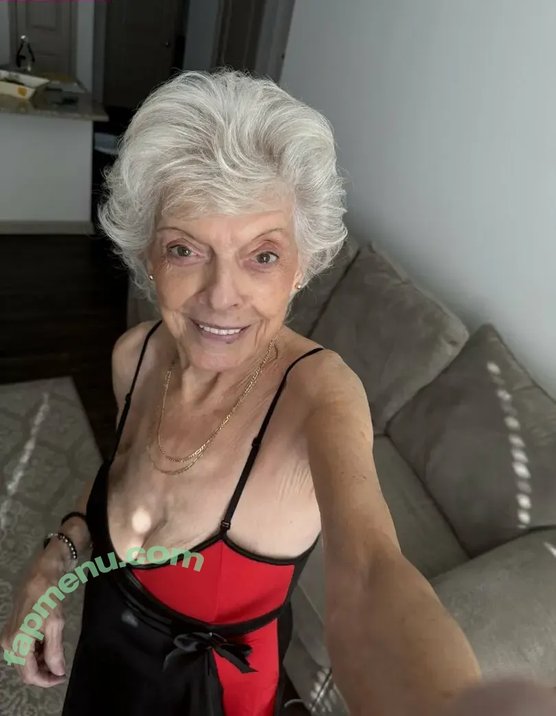 Grandma Linda nude photo #0001 (Linda Hope / lindahope1939)