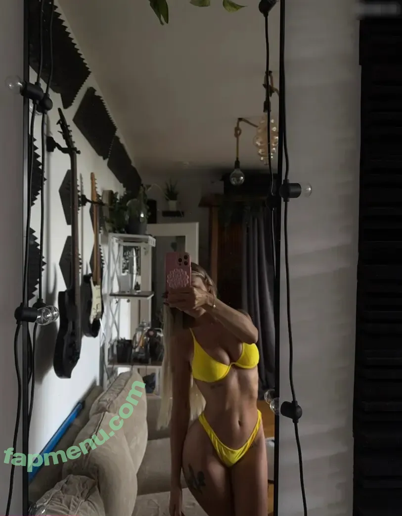 Gwendolynceline nude photo #0004 (Gwendolynceline)