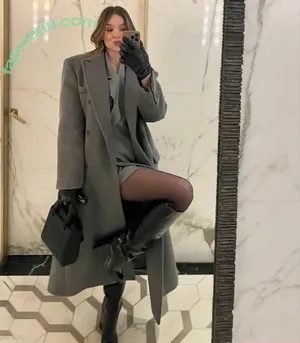 Hailee Steinfeld / hailee_steinfeld / haileesteinfeld nude photo #0001