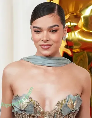 Hailee Steinfeld / hailee_steinfeld / haileesteinfeld nude photo #0035