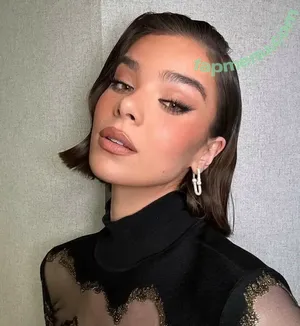 Hailee Steinfeld / hailee_steinfeld / haileesteinfeld nude photo #0051