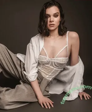 Hailee Steinfeld / hailee_steinfeld / haileesteinfeld nude photo #0326